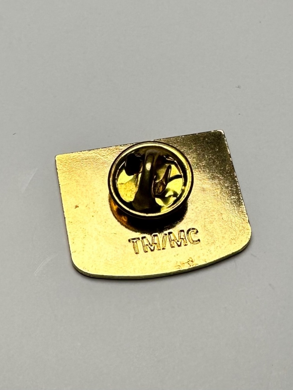 Vintage Olympic Team Canada RBC Lapel Pin Gold Tone Maple Leaf Rings - Picture 2 of 2